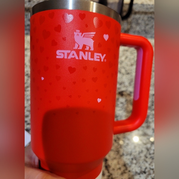 ♥️ Stanley 40oz Red 2025 Valentines Day Tumbler With Straw Topper - Picture 11 of 16